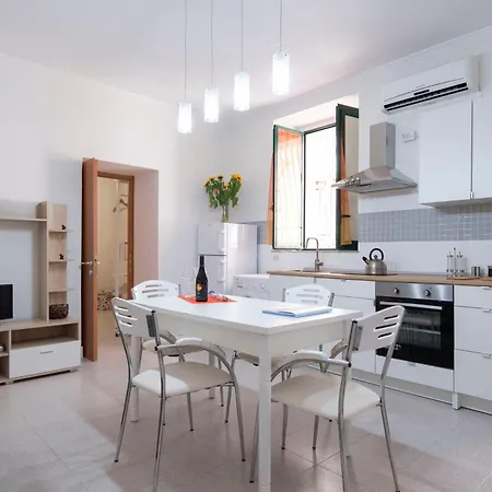 Sunflower House Apartment
