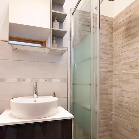 Sunflower House Apartment